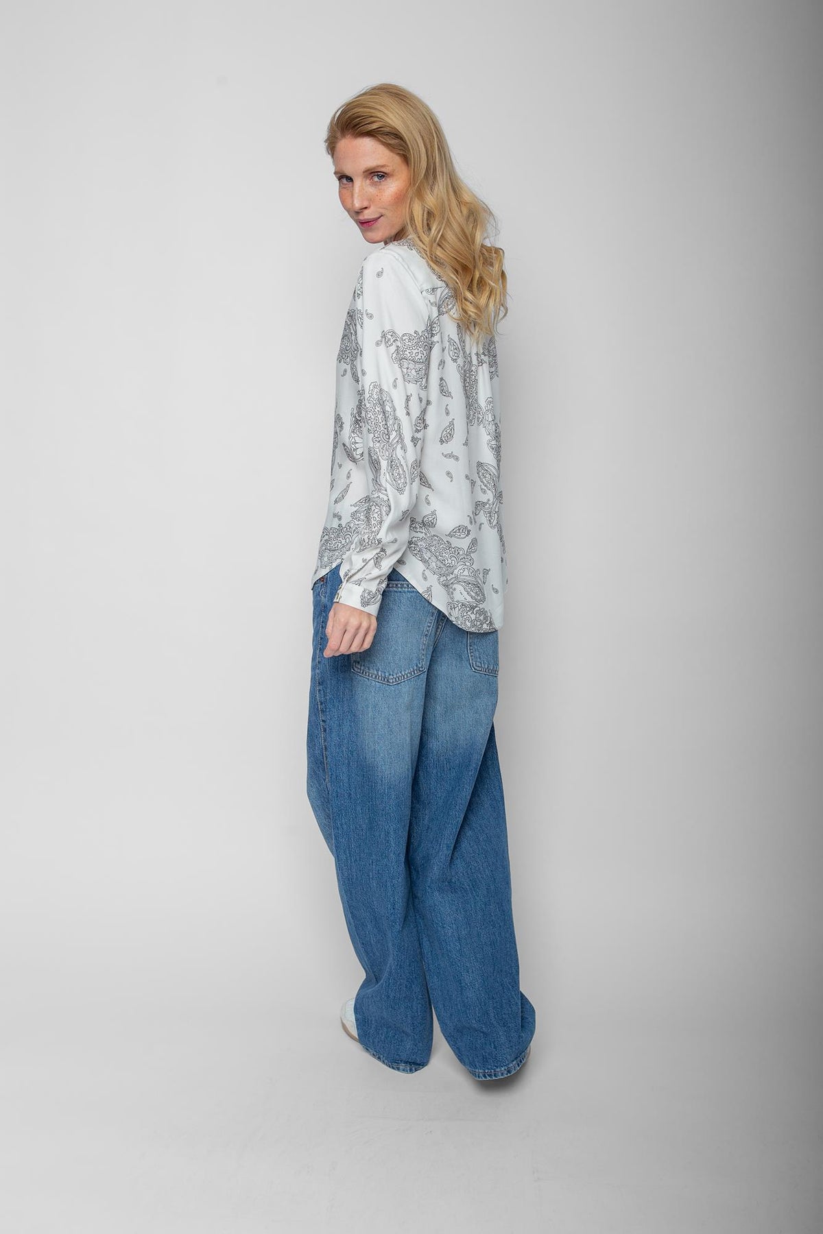 Emily van den Bergh Damen Bluseshirt Paisley-Print