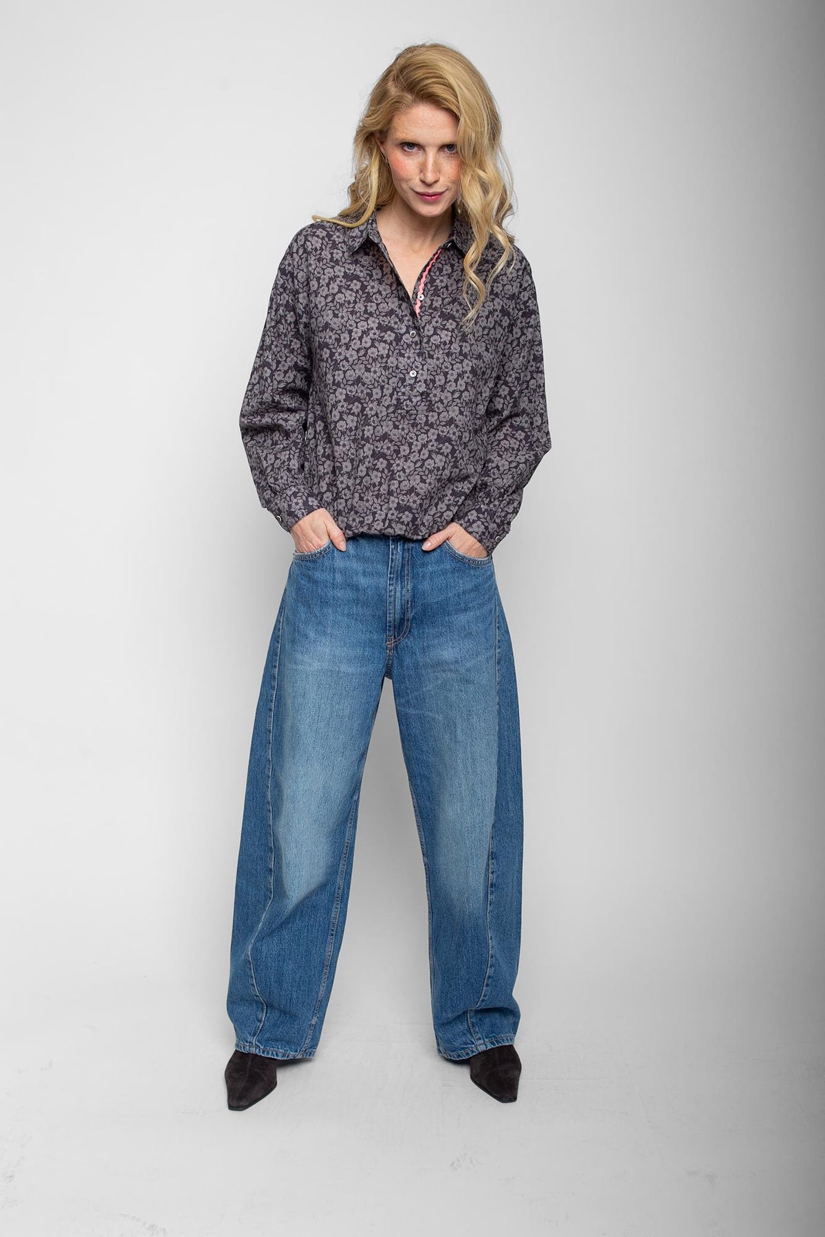 Emily van den Bergh Damen Bluse – chocolate flowers